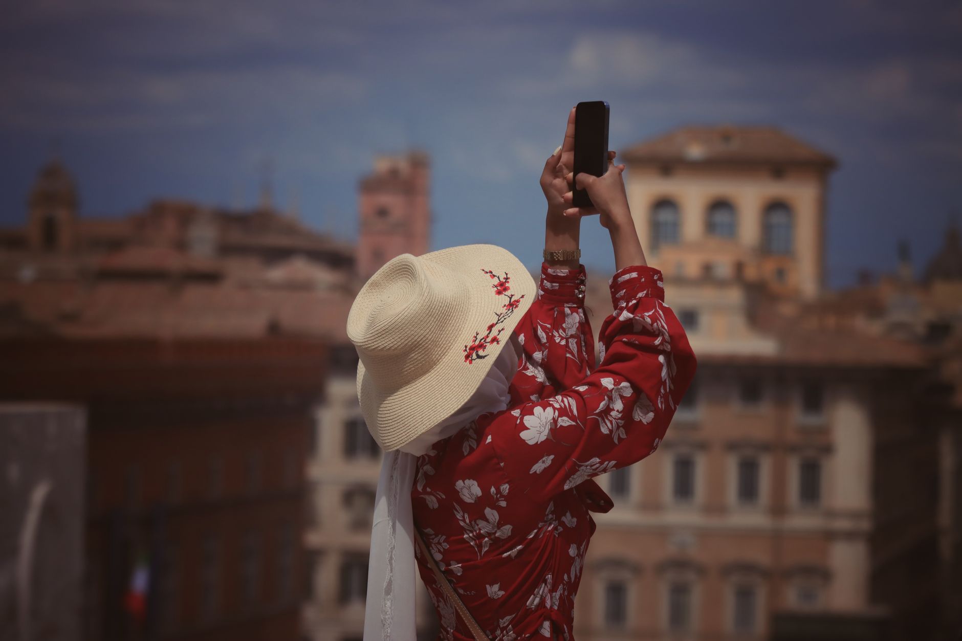 AI Travel Planner for Solo Women: Safer, Smarter Solo Trips in 2026